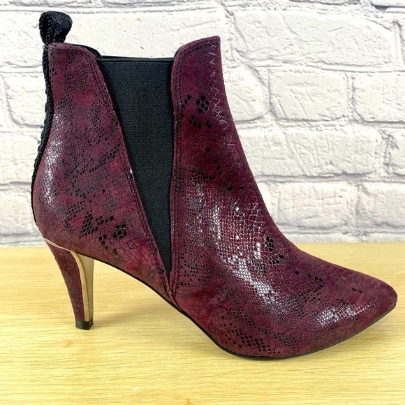 DKNY Purple Pink Modern Snakeskin Booties size 6 Stiletto Heel Ankle Boots NEW - Picture 1 of 11